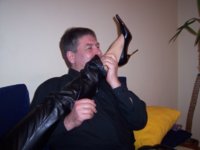 Maciek_kissing_leg_01.jpg