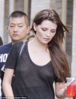 article-0-06084B6C000005DC-725_468x609.jpg